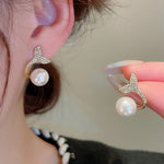 Whale shape Pearl Earring